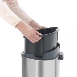 Brabantia Touch Bin Prullenbak - 40 L - Matt Steel Fingerprint Proof -Winkel Voor Huishoudelijke Artikelen 1200x1200 567