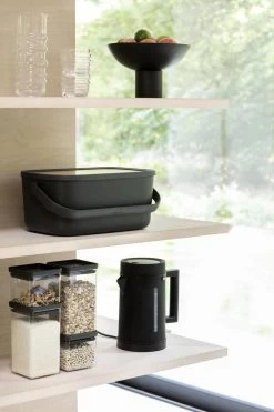 Brabantia Nic Broodtrommel - Met Bamboe Deksel - Dark Grey -Winkel Voor Huishoudelijke Artikelen 799x1200