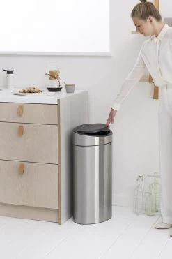 Brabantia Touch Bin Prullenbak - 40 L - Matt Steel Fingerprint Proof -Winkel Voor Huishoudelijke Artikelen 800x1200 21